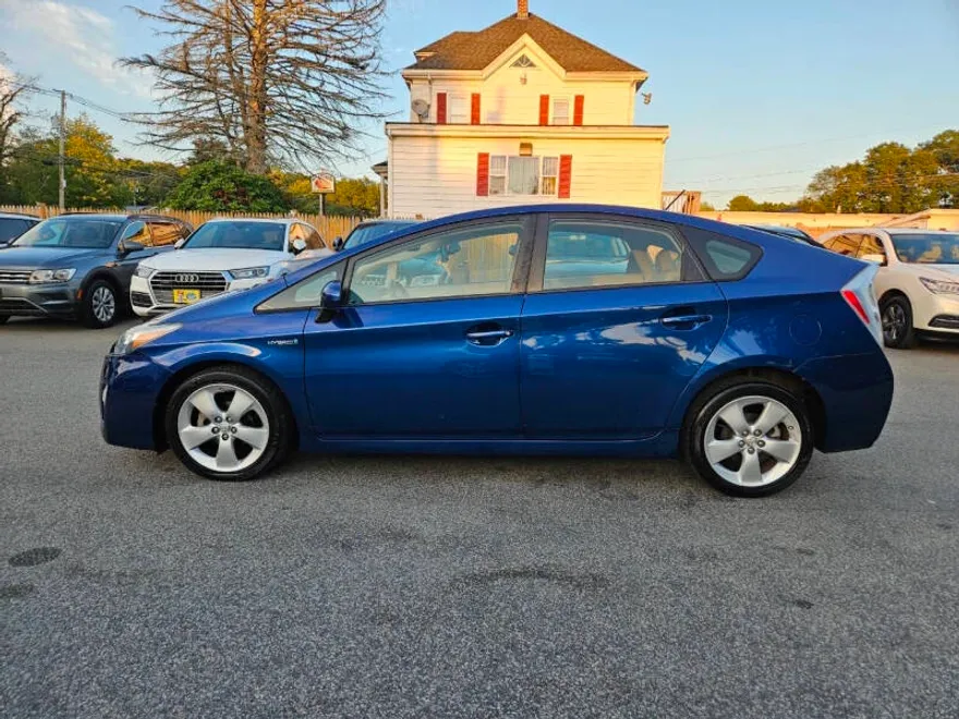 2010 Toyota Prius V photo 1