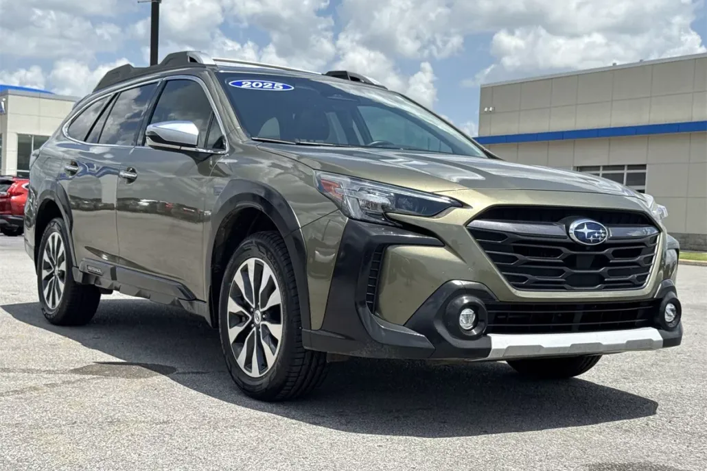 2025 Subaru Outback Touring photo 1