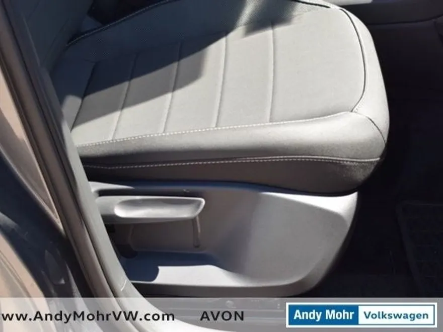 2024 Volkswagen Taos SE photo 12