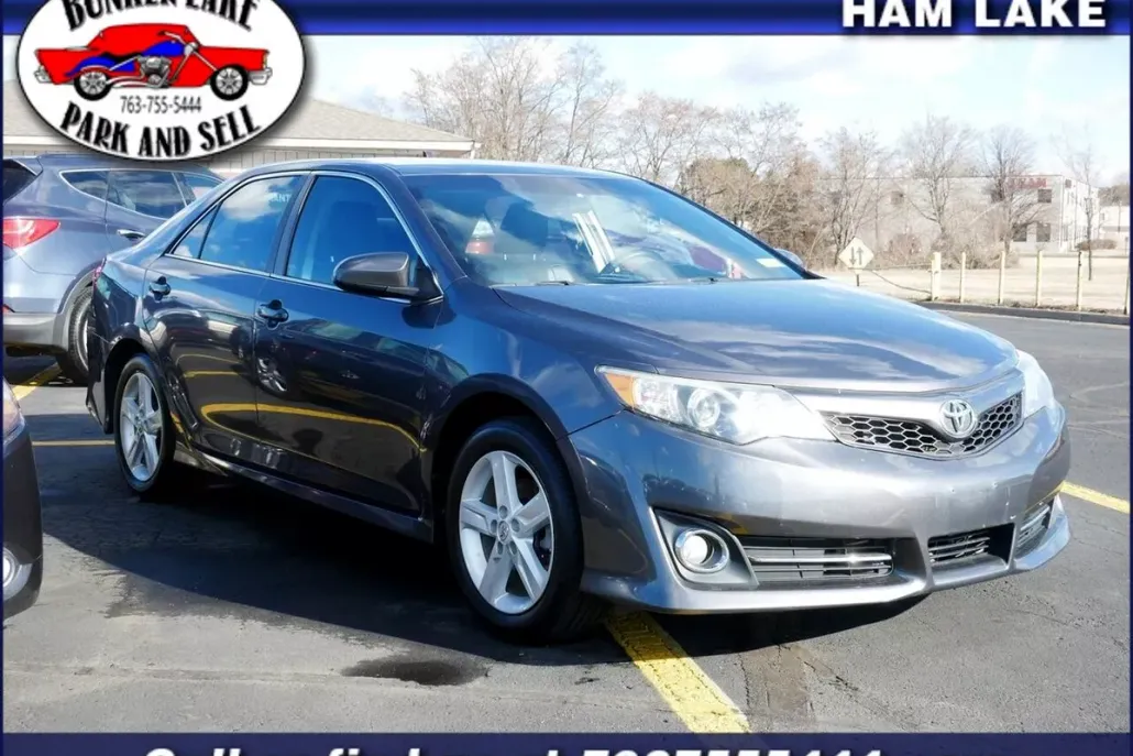 2014 Toyota Camry SE photo 1