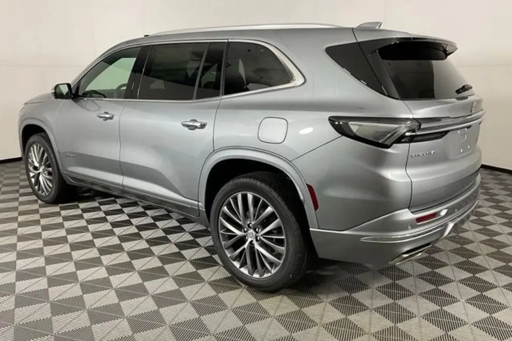 2025 Buick Enclave Avenir photo 1