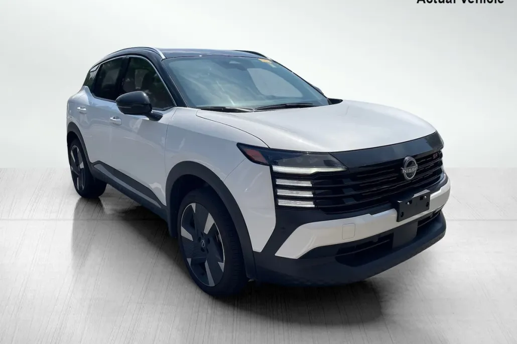 2025 Nissan Kicks SR photo 1