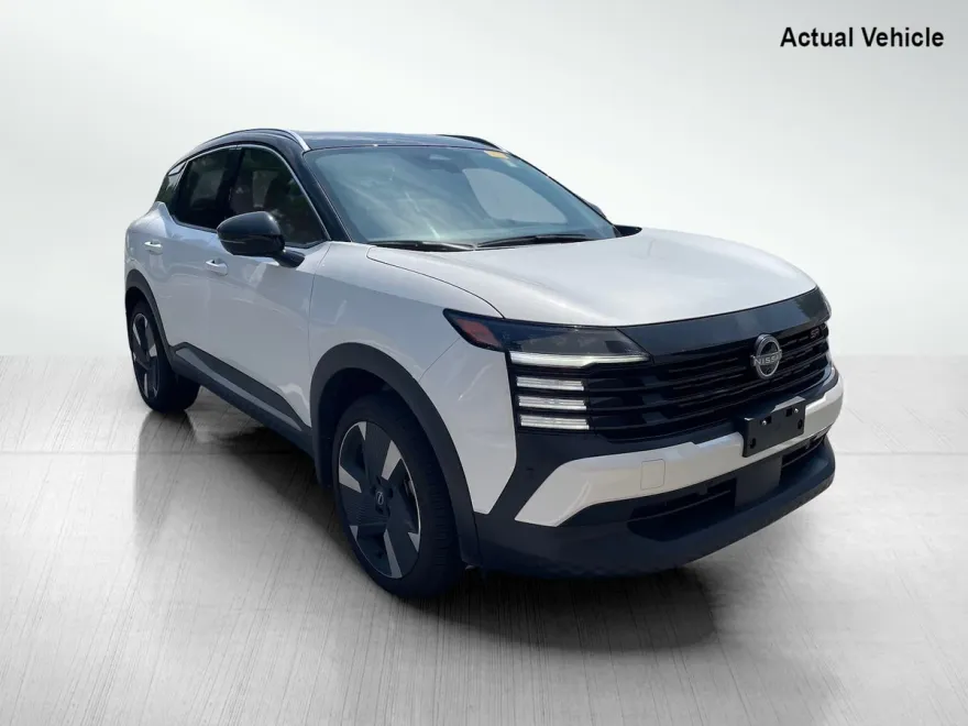 2025 Nissan Kicks SR photo 1