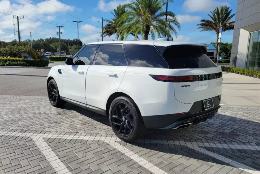2023 Land Rover Range Rover Sport SE photo 1