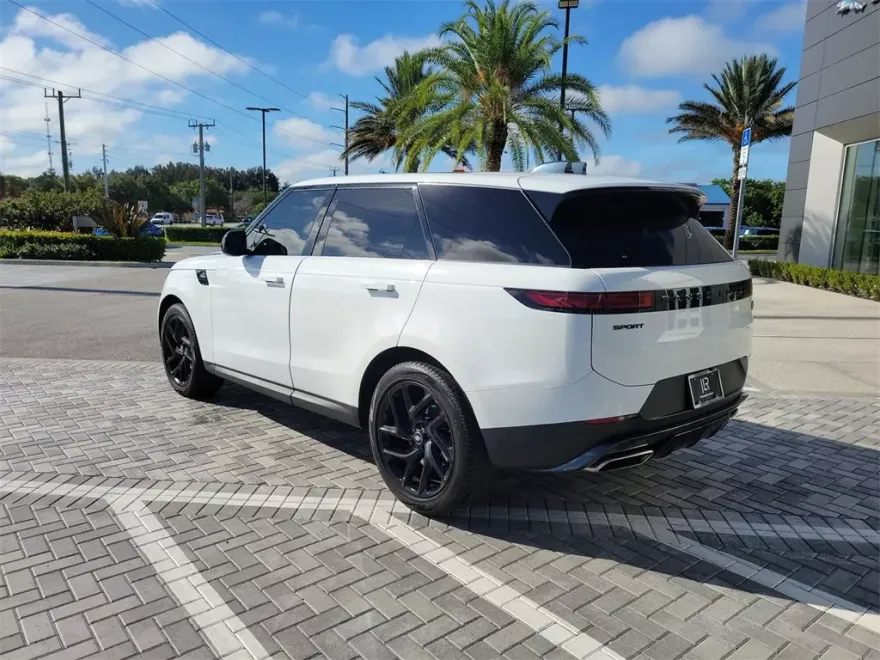 2023 Land Rover Range Rover Sport SE photo 1