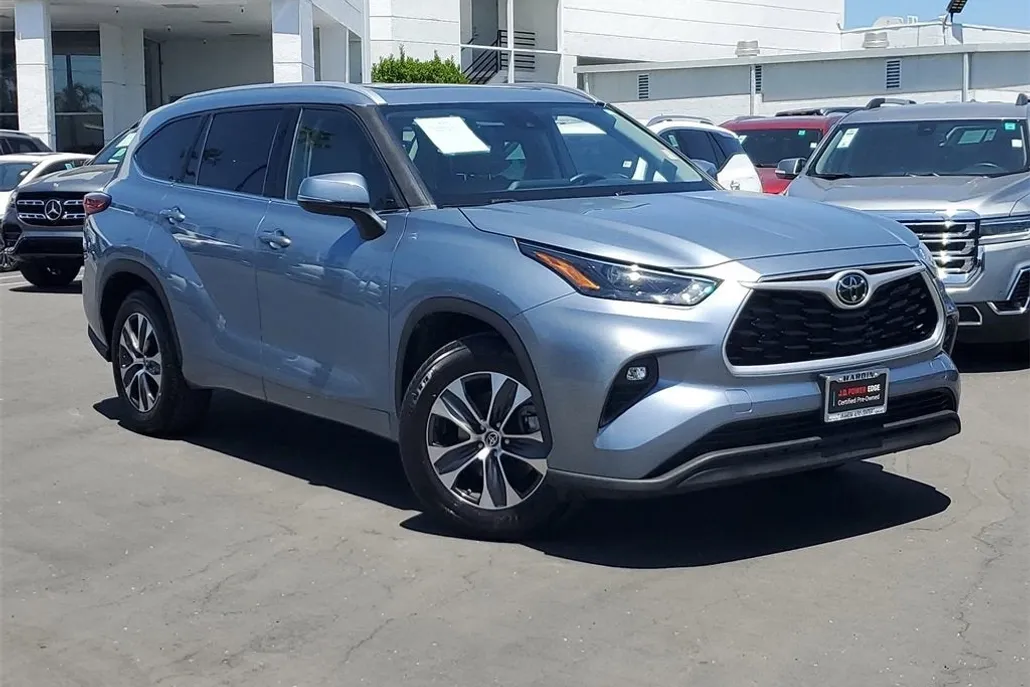 2022 Toyota Highlander XLE photo 1