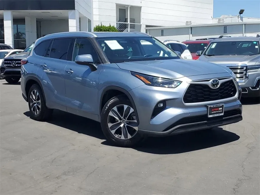 2022 Toyota Highlander XLE photo 1