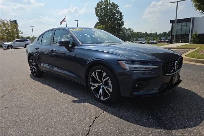 2024 Volvo S60 B5 Plus photo 1