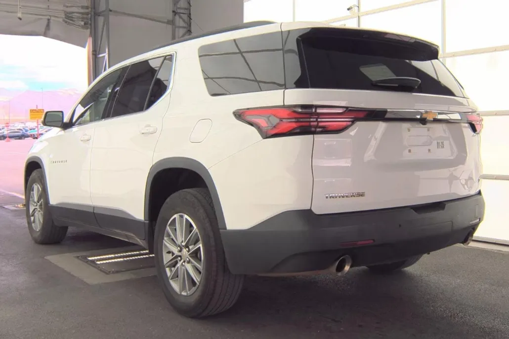 2023 Chevrolet Traverse Cloth 1LT photo 1