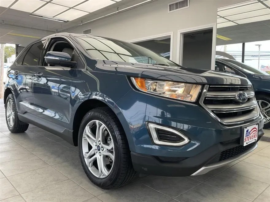 2016 Ford Edge Titanium photo 1