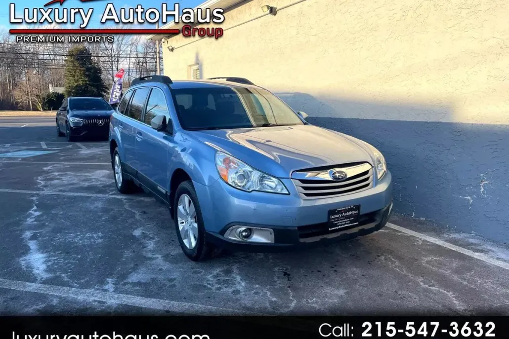 2011 Subaru Outback 2.5i Premium photo 1