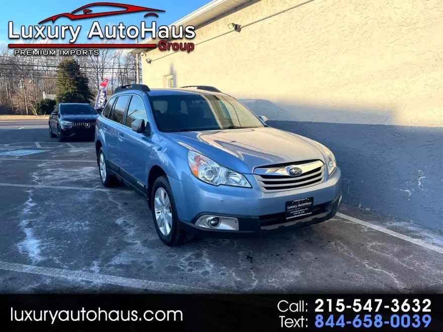 2011 Subaru Outback 2.5i Premium photo 1