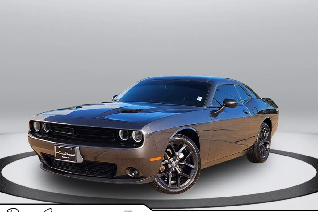 2022 Dodge Challenger SXT photo 1