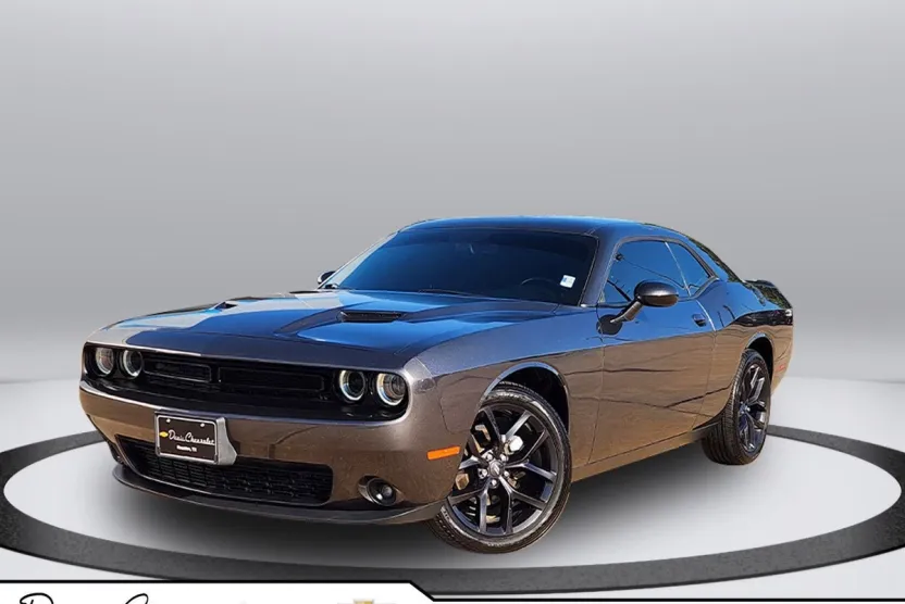2022 Dodge Challenger SXT photo 1