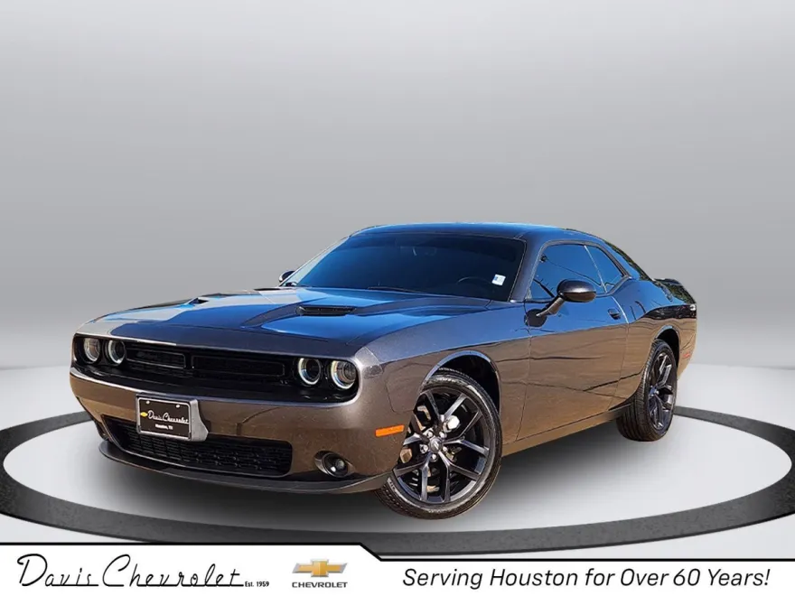 2022 Dodge Challenger SXT photo 1