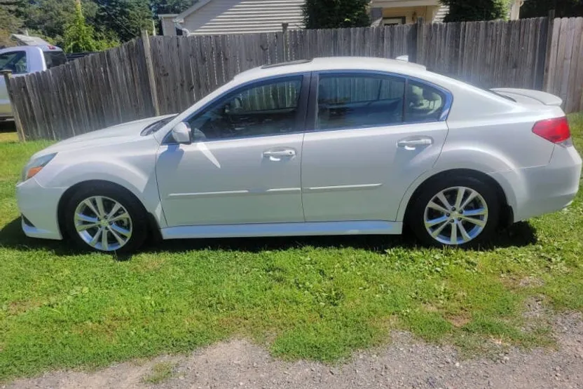 2013 Subaru Legacy 3.6R Limited photo 1