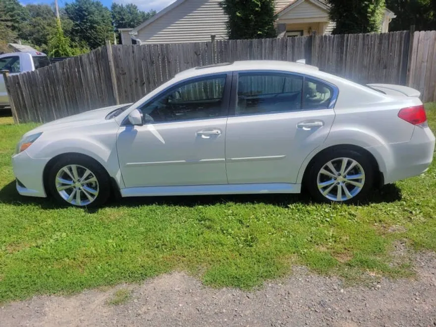 2013 Subaru Legacy 3.6R Limited photo 1