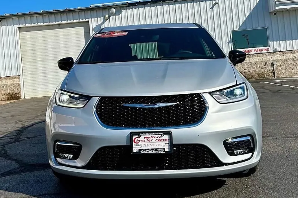 2026 Chrysler Pacifica photo 1