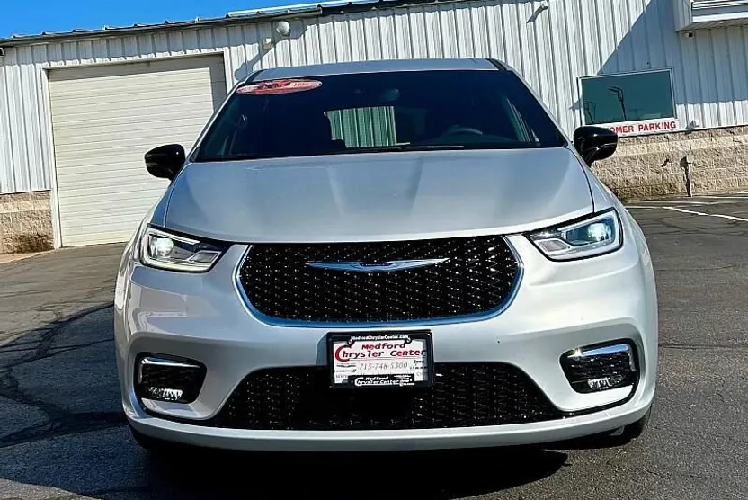 2026 Chrysler Pacifica photo 1