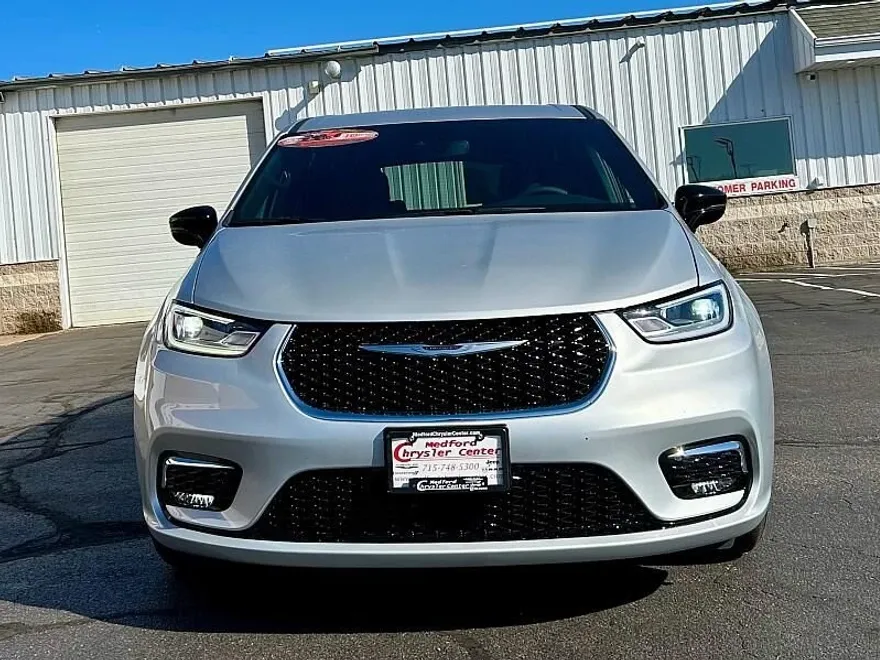 2026 Chrysler Pacifica photo 1