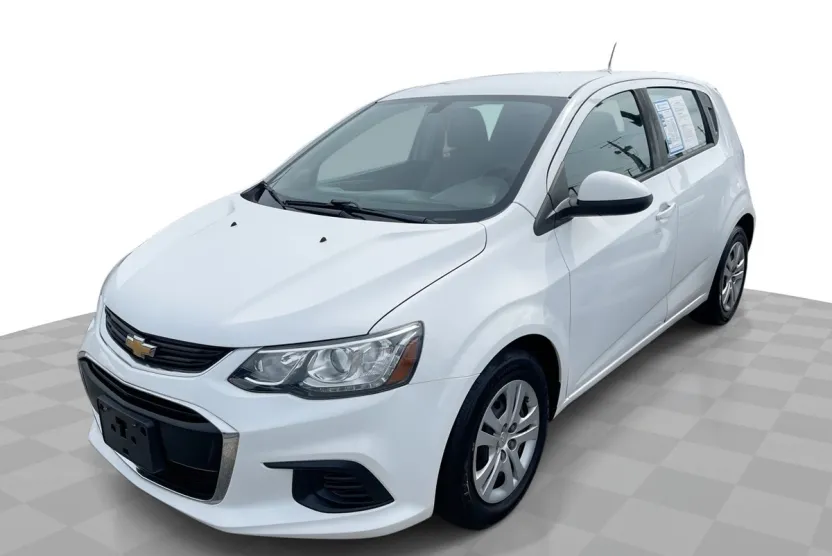 2018 Chevrolet Sonic LT photo 1