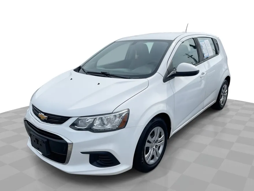 2018 Chevrolet Sonic LT photo 1