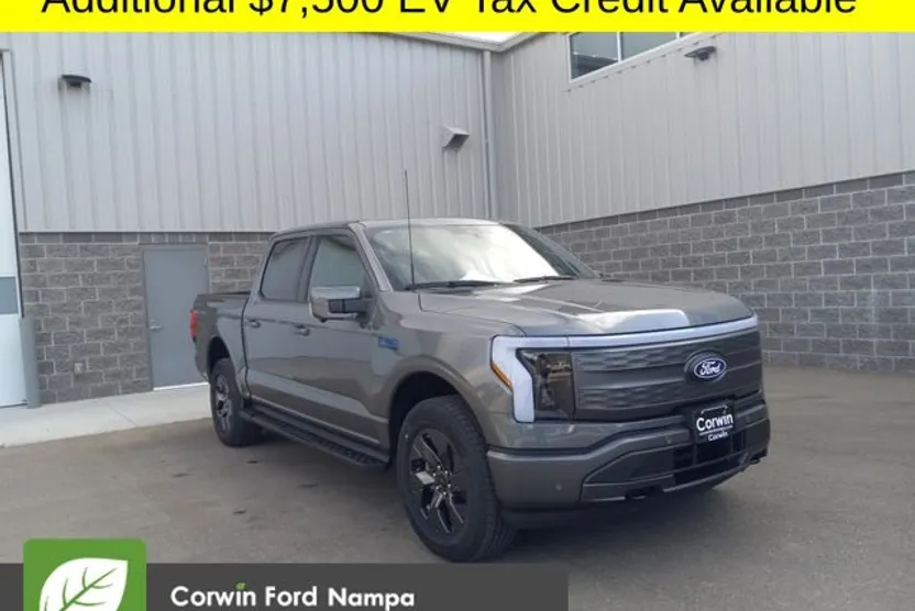 2025 Ford F-150 Lightning Lariat photo 1