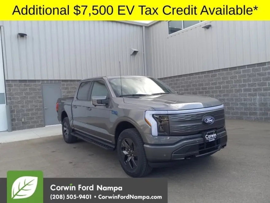 2025 Ford F-150 Lightning Lariat photo 1