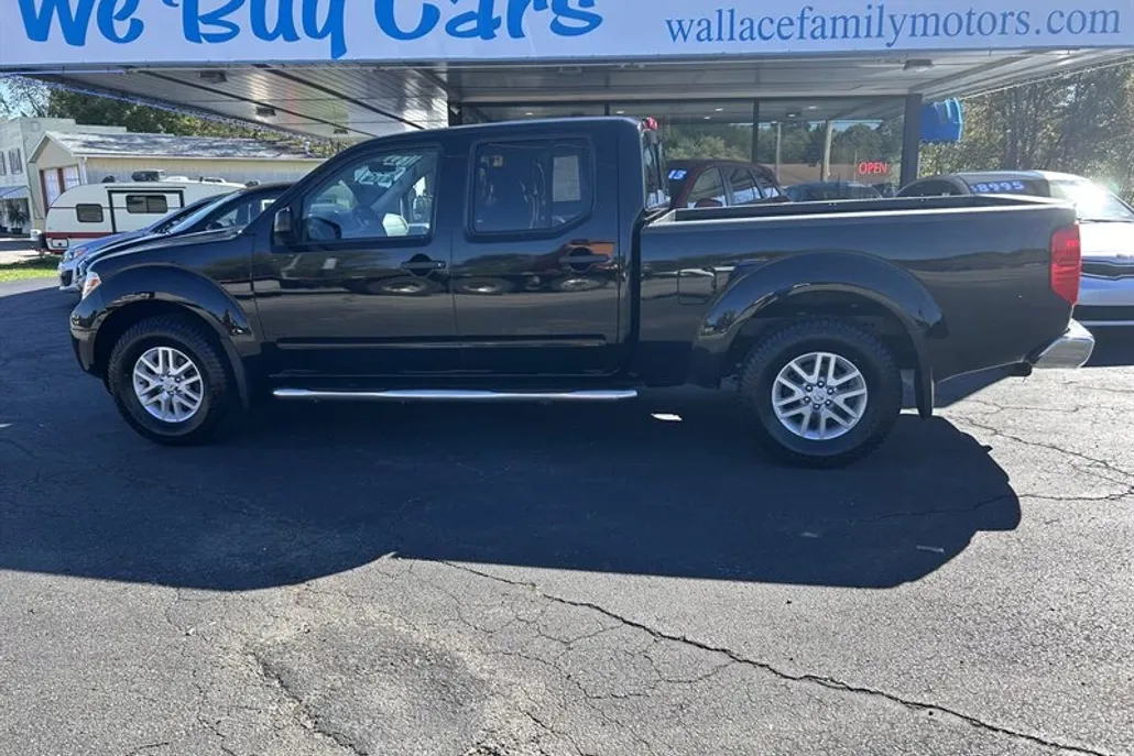 2017 Nissan Frontier SV Crew Cab photo 1