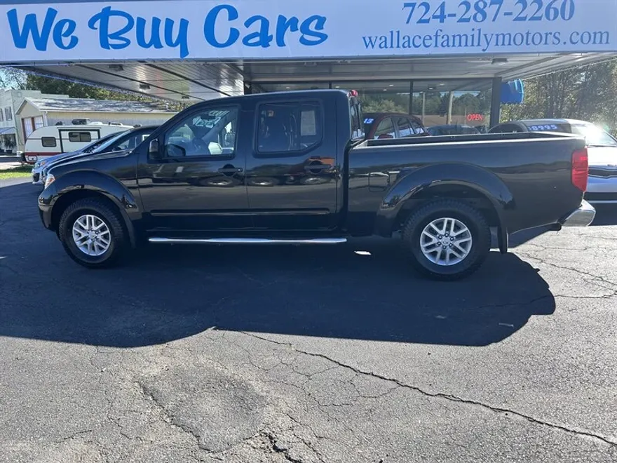 2017 Nissan Frontier SV Crew Cab photo 1