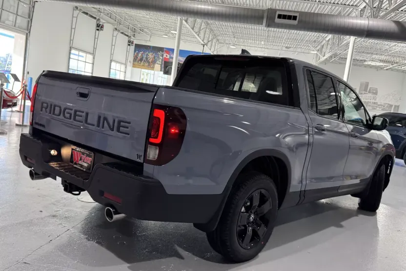 2026 Honda Ridgeline Black Edition photo 1