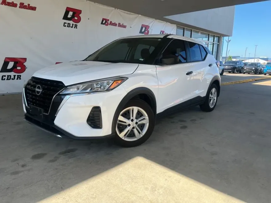 2023 Nissan Kicks S photo 1