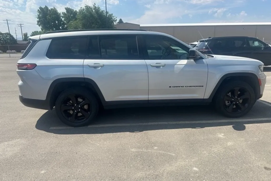 2021 Jeep Grand Cherokee Altitude photo 1