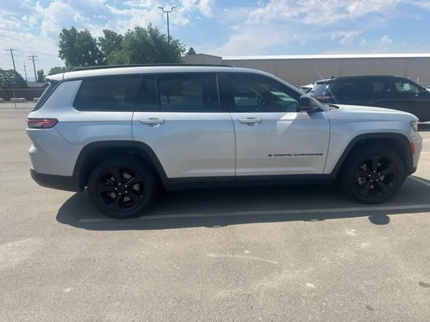 2021 Jeep Grand Cherokee Altitude photo 1