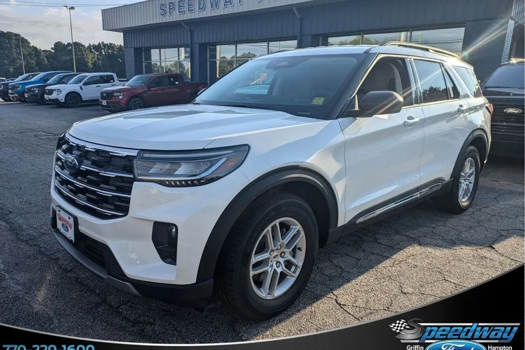 2025 Ford Explorer photo 1