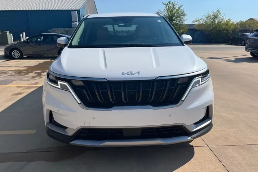 2023 Kia Carnival EX photo 1
