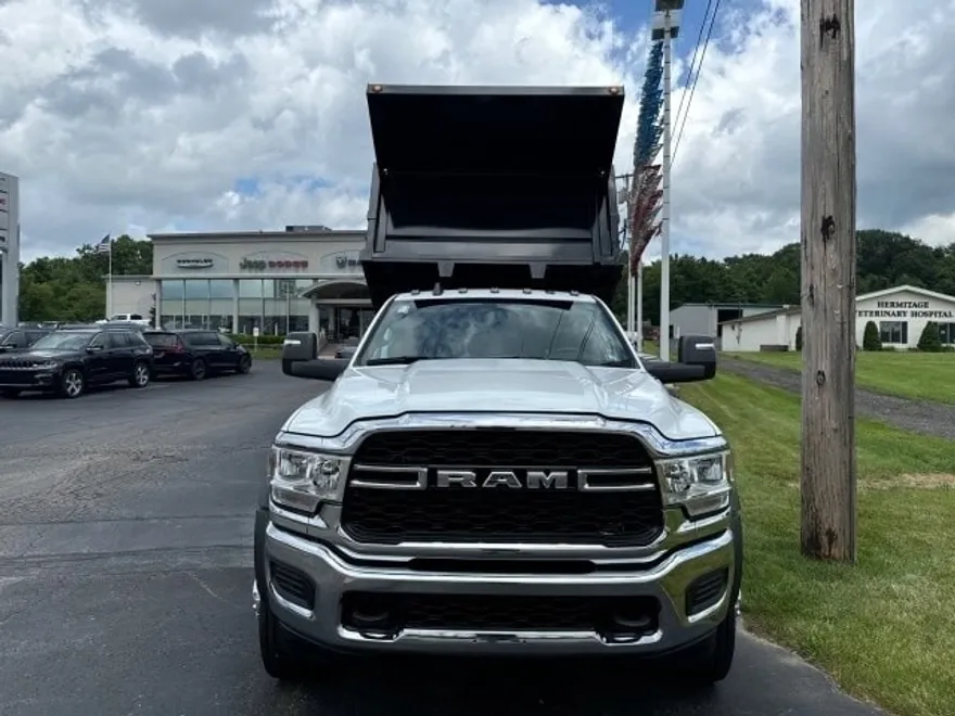 2024 Ram 5500 Tradesman photo 2