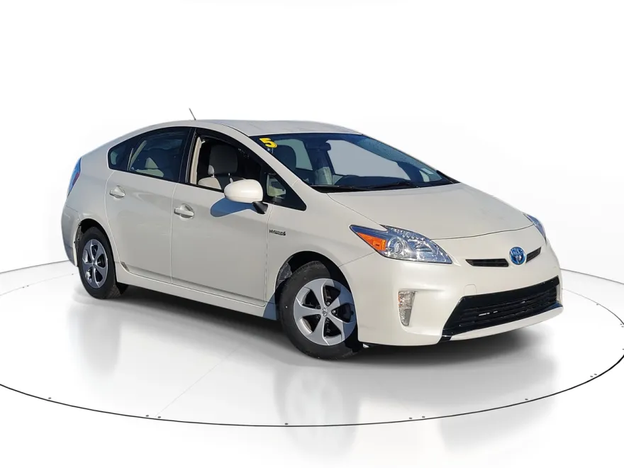 2015 Toyota Prius Four photo 1