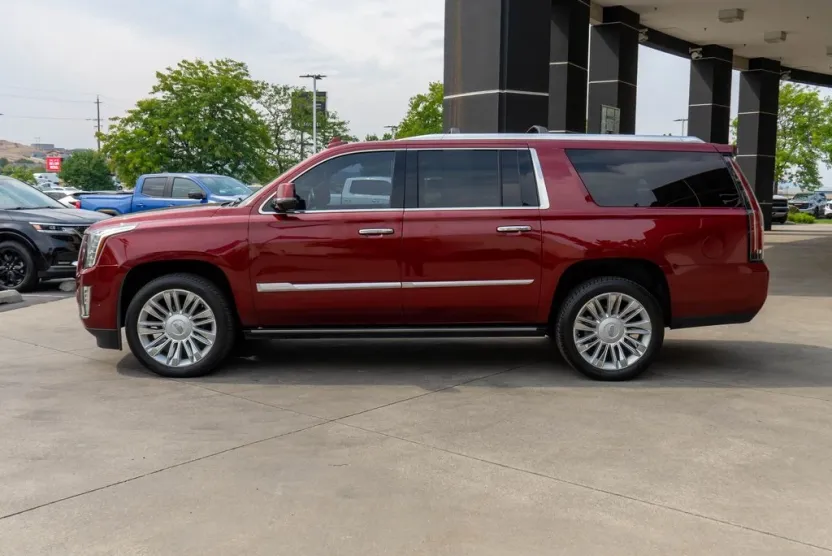 2018 Cadillac Escalade ESV Platinum photo 1