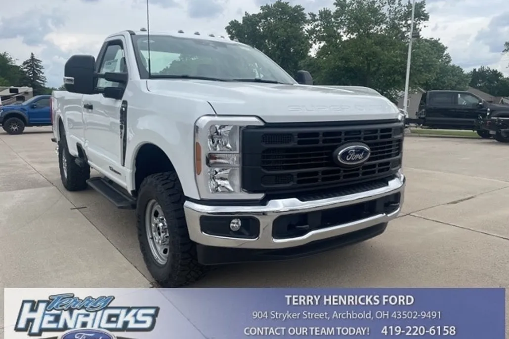 2025 Ford F-250 photo 1
