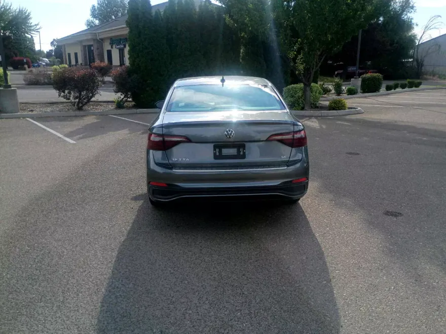 2023 Volkswagen Jetta SE photo 1