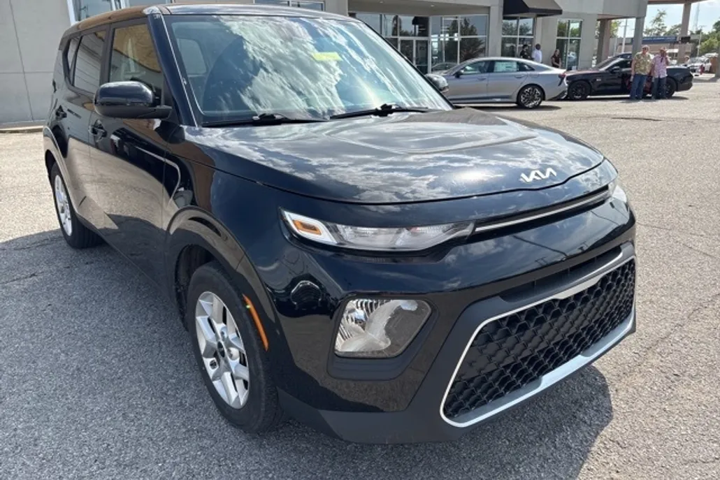 2022 Kia Soul S photo 1