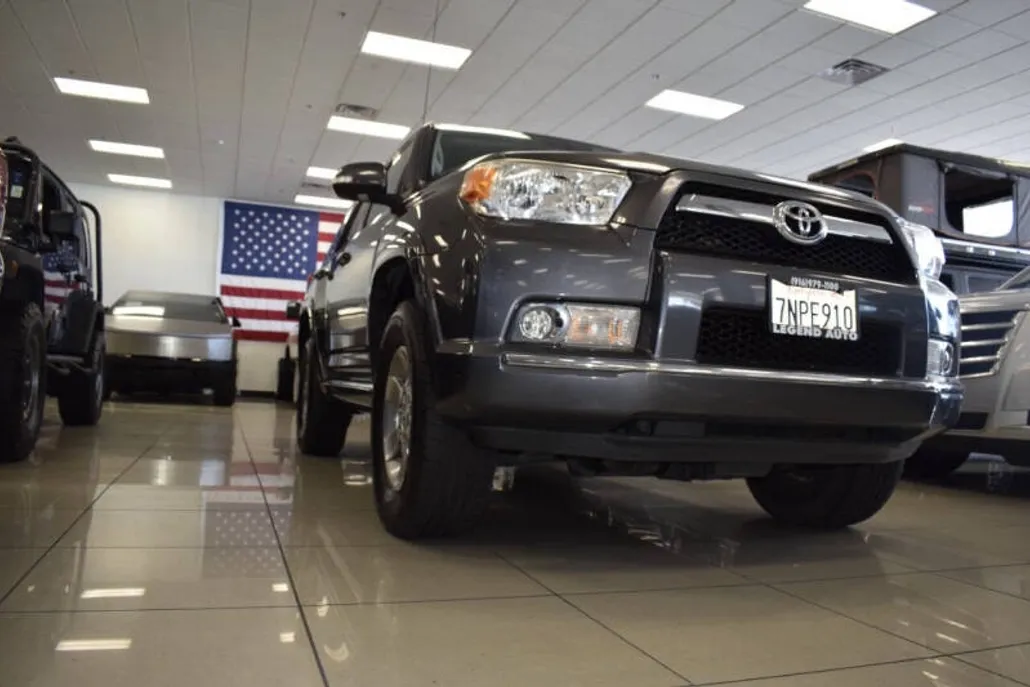2011 Toyota 4Runner SR5 photo 1