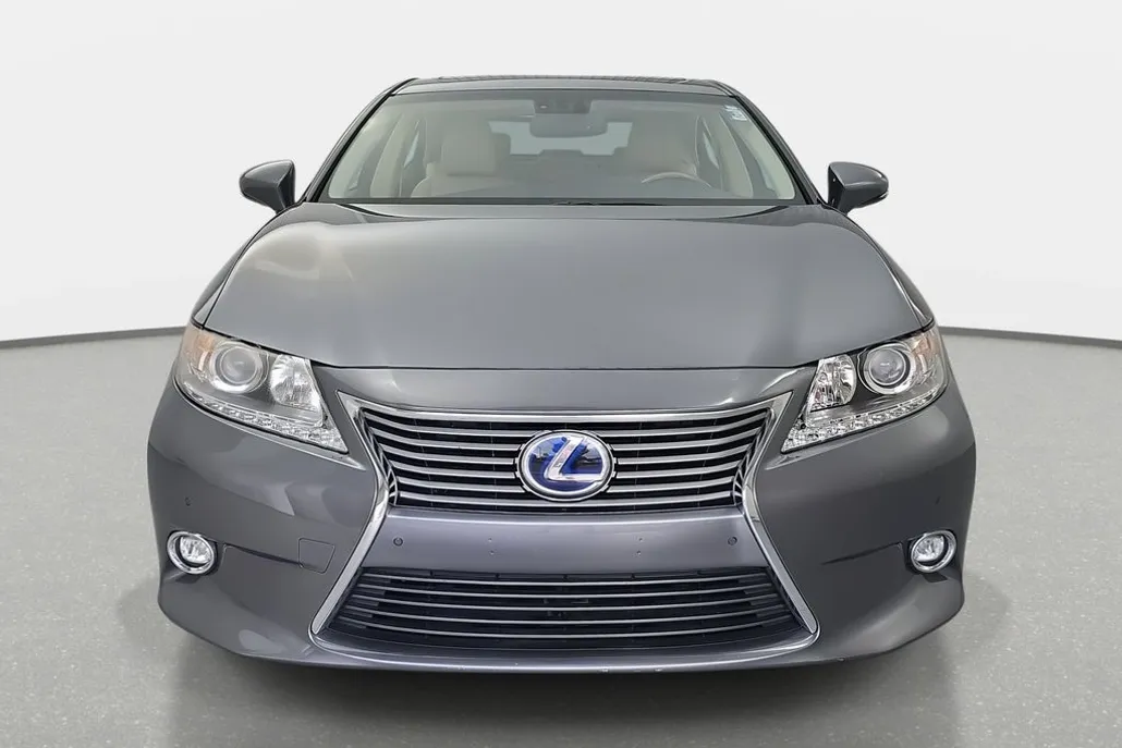2015 Lexus ES 300h photo 1