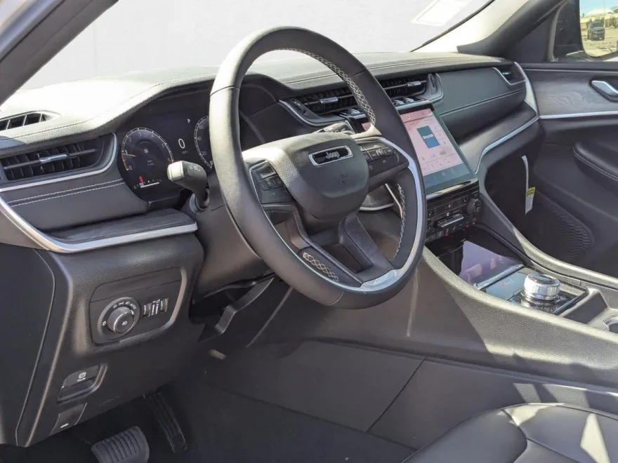 2025 Jeep Grand Cherokee Limited photo 1