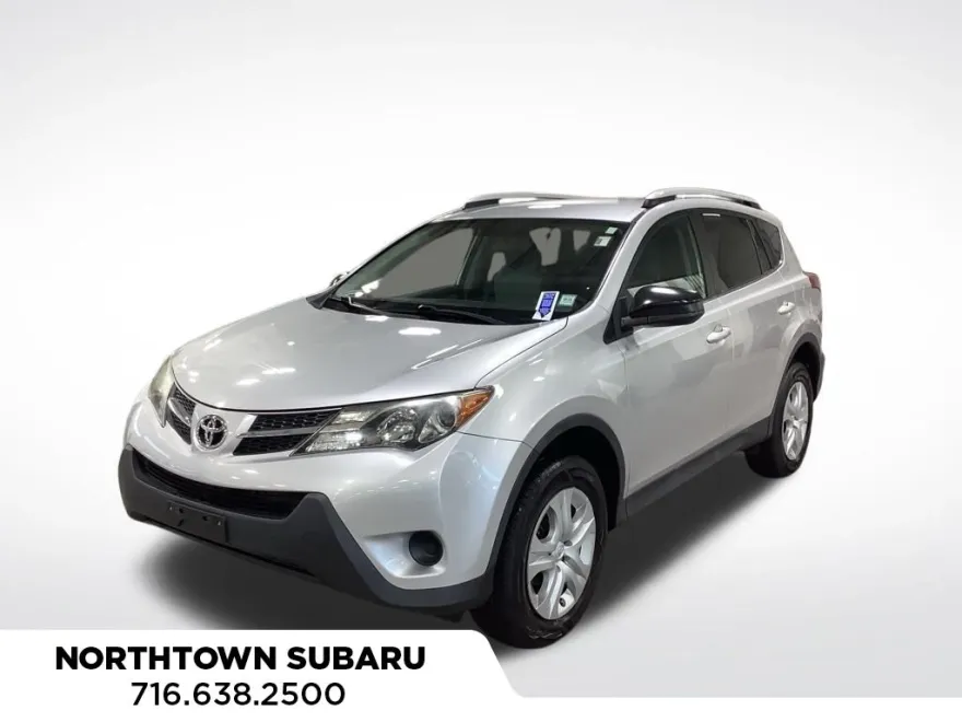 2015 Toyota RAV4 LE photo 1