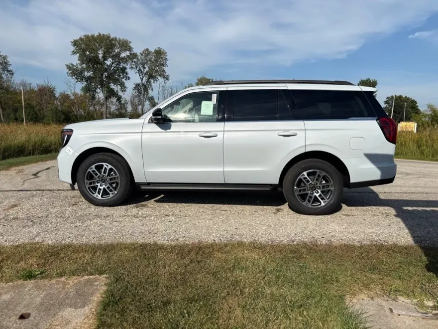 2025 Ford Expedition photo 1