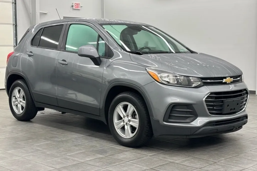 2020 Chevrolet Trax LS photo 1