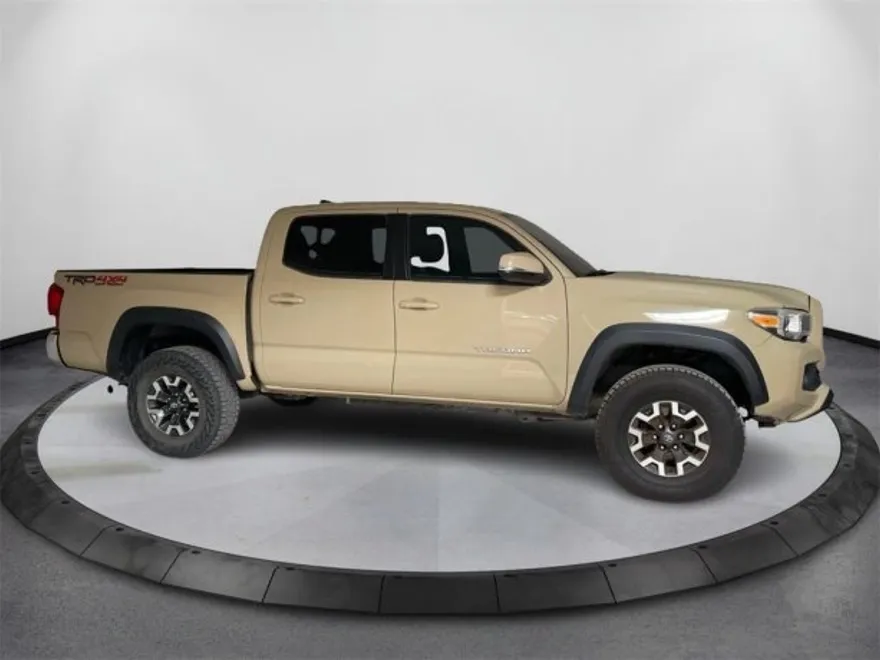 2017 Toyota Tacoma TRD Off-Road photo 1