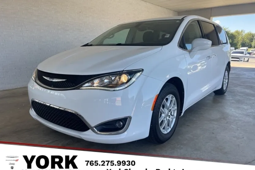 2020 Chrysler Pacifica Touring photo 1